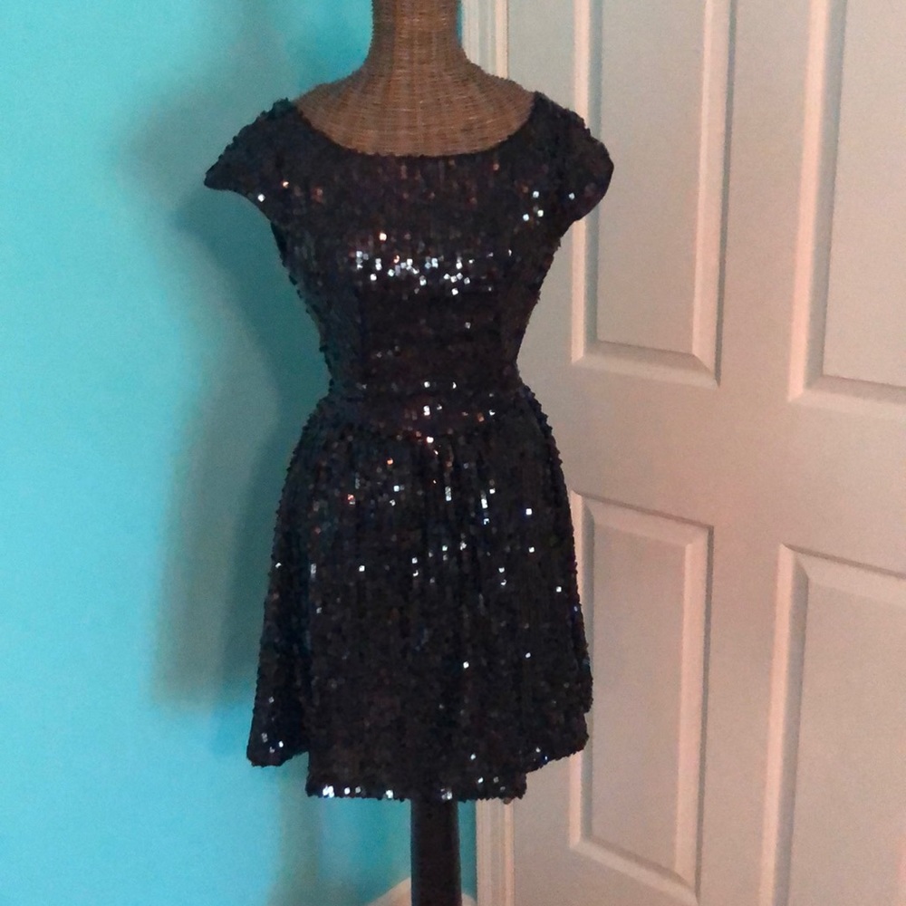 Boatneck open back LBD